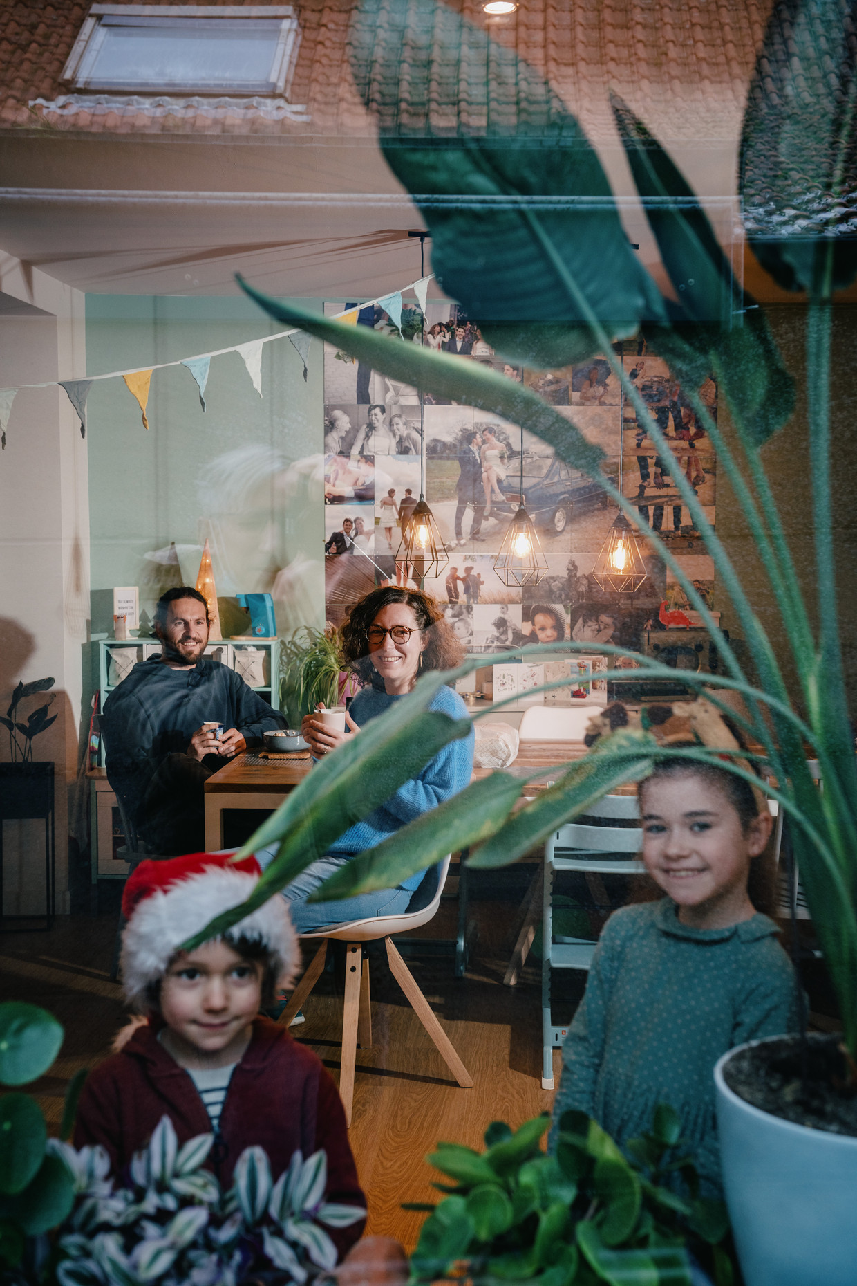 Anne Renson and her family in a house in the city of Ase.  