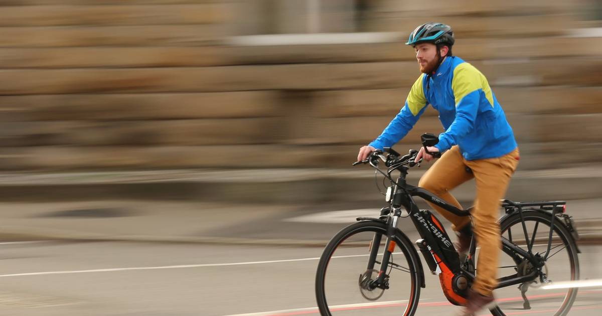 Ontwikkelen Conventie bronzen Elektrische fiets' met gashendel haalt zonder trappen 43 per uur: eigenaar  mag 15 dagen niet met ... auto rijden | Harelbeke | hln.be