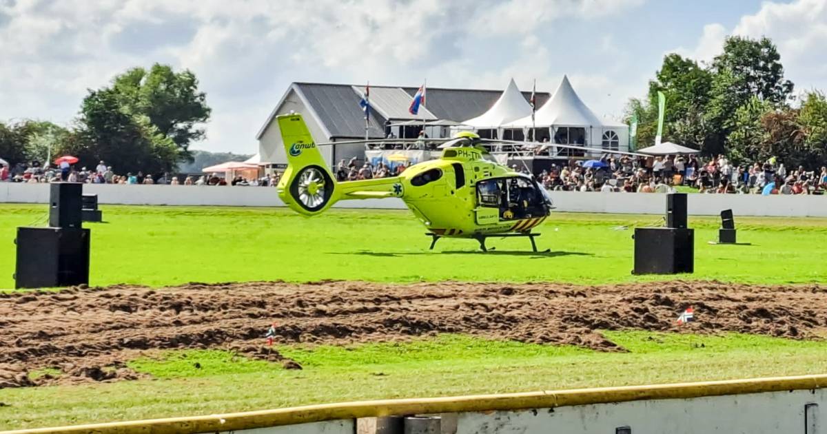Dode bij ernstig race-ongeluk met motor en zijspan, publiek naar huis gestuurd.