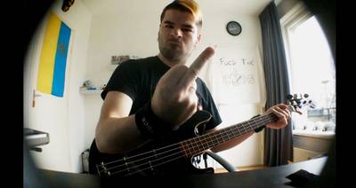 PVV'er beledigt politie met 'fuck the cops'-video