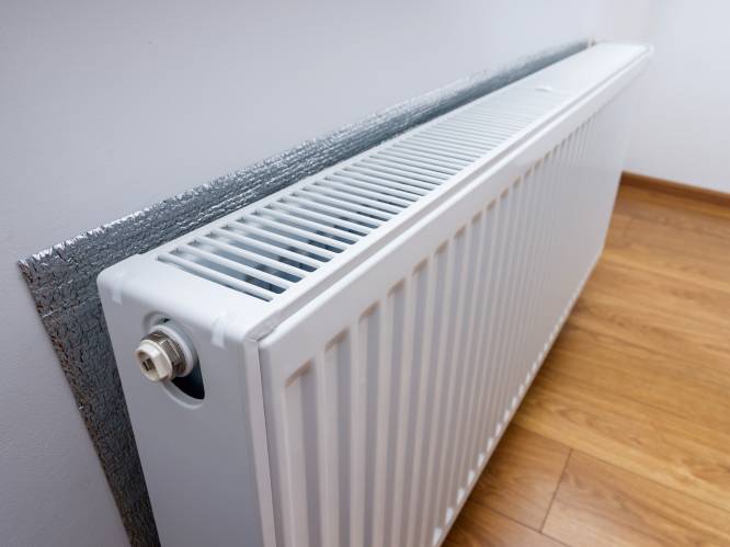 Van radiatorfolie tot deurdrangers: negen eenvoudige tips om in je verwarmingskosten te snoeien