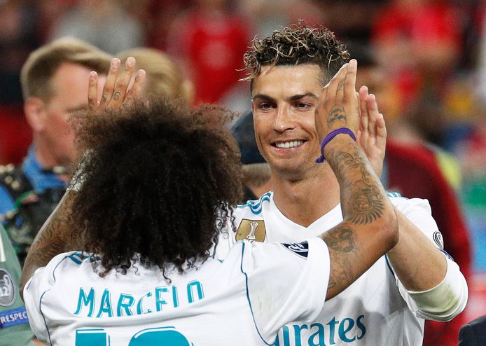 Marcelo met Cristiano Ronaldo nadat ze de Champions League wonnen.