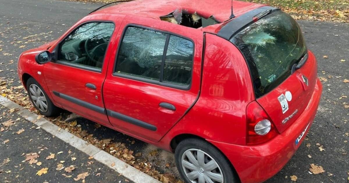 It seems that a meteorite is not the cause of the mysterious hole in the roof of the Renault Clio  car