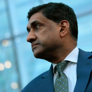 Democraat noemt in parlement zes namen van mogelijke medeplichtigen Epstein