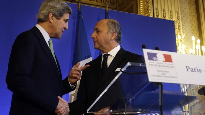 Le secrétaire d'Etat John Kerry et le ministre français des Affaires étrangères Laurent Fabius