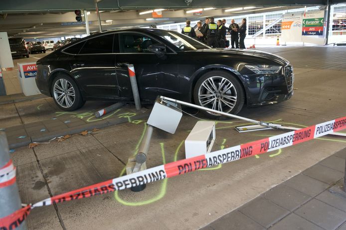 A damaged car is parked in parking lot 2 at Cologne/Bonn Airport.