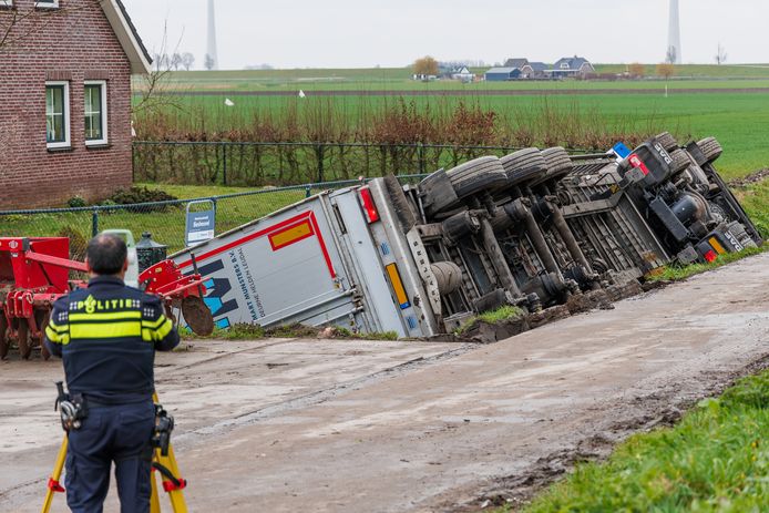 Het tragische ongeval in Simonshaven kostte de vrachtwagenchauffeur het leven.