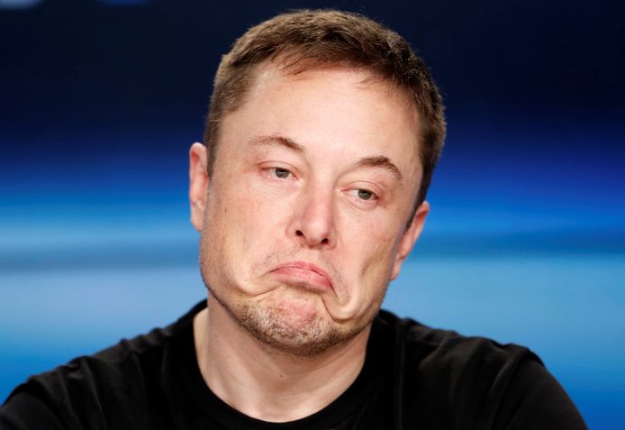 Elon Musk moet van Tesla-bestuurders ophouden met twitteren