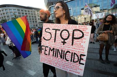 150 aanwezigen veroordelen in Brussel dubbele vrouwenmoord Gouvy