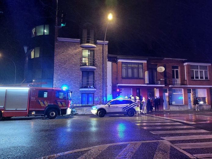 Het Sint-Dimpnaplein was door de brand zo'n twee uur afgesloten.