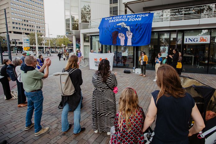 Protestactie bij ING-kantoor Coolsingel | Rotterdam | AD.nl