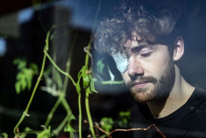 Olympia’18-voetballer Teun Martens is door een vuurwerkongeluk aan één oog blind.