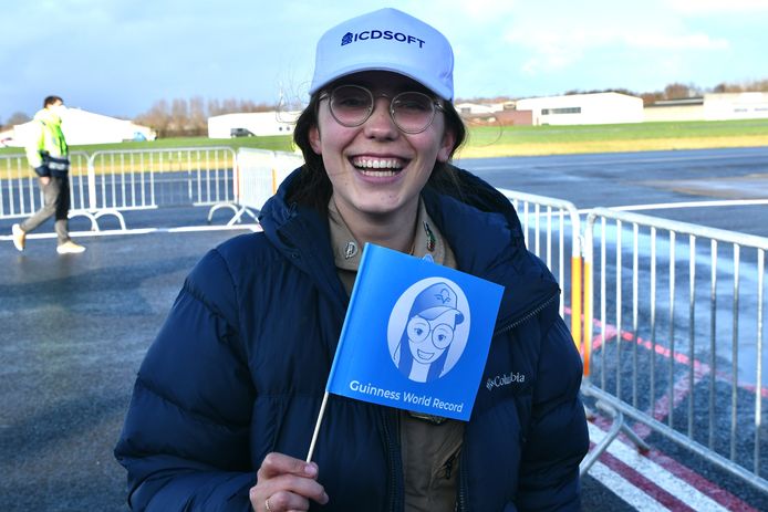 Zara Rutherford bij haar terugkeer in Wevelgem na haar soloreis van vijf maanden.