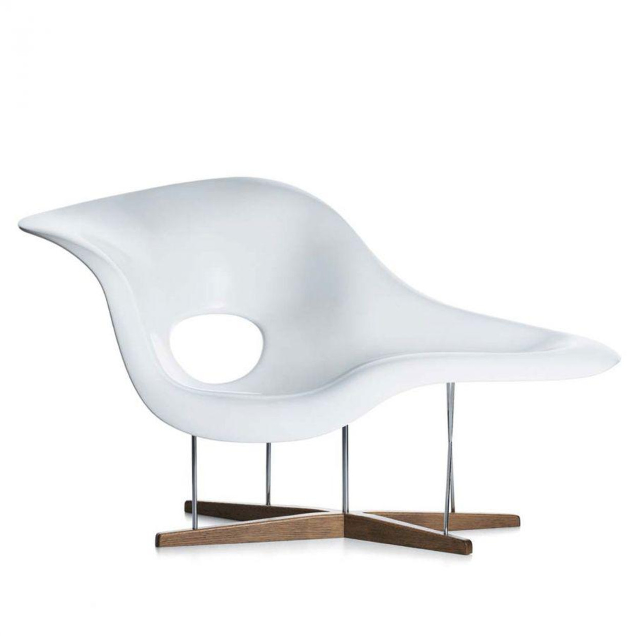 Ray & Charles Eames, divan 'La Chaise' voor Vitra. Ontworpen in 1948. Beeld VITRA