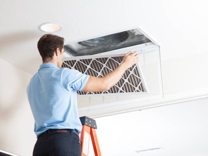 Gezonde binnenlucht: zo (vaak) maak je best de ventilatieroosters schoon