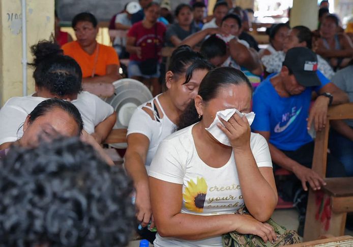 Familie en vrienden van de slachtoffers uiten hun verdriet tijdens een ontmoeting met de president van het land. (22/05/23)