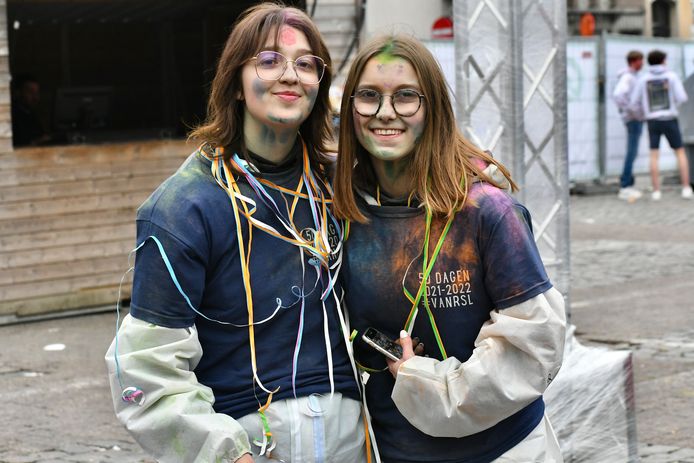 In Roeselare vierden ze de 50 dagen in plaats van de 100 dagen. De jongeren gingen vanaf 6u 's morgens uit de bol op het Polenplein.