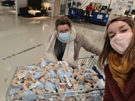 Ic-verpleegkundigen ASz rijden 400 kilometer om honderden knuffels in te slaan voor hun patiënten