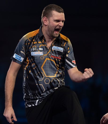 Martijn Kleermaker na thriller naar achtste finales WK darts: ‘Kolere, wat een wedstrijd’