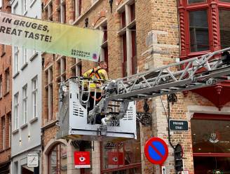 Brandweer rukt uit voor straatlamp die dreigt te vallen in Brugse binnenstad