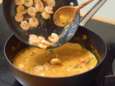 Koken met Blik: alles voor deze Aziatische curry met gamba's vind je in je voorraadkast