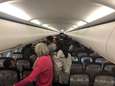 “Nee! Is die zot?” Beelden tonen opstand van passagiers op vlucht van Brussels Airlines naar Tenerife na beslissing om na noodlanding terug naar huis te vliegen