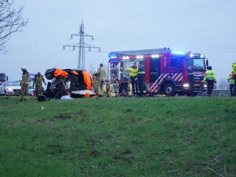 A32 afgesloten bij Meppel na ongeval met meerdere auto's, automobilist zwaargewond
