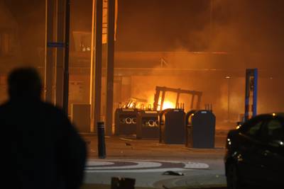 Ongeregeldheden in Hedel, jongeren massaal op straat