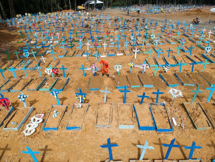 Deze begraafplaats in Amazonestad Manaus ligt vol met coronaslachtoffers (04/06/2020)