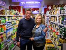Robert en Diana van de Plus-supermarkt in Overdinkel gaan hun team en de klanten missen, maar andersom net zo  