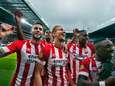 PSV walst over Ajax heen en deelt eerste tik uit in titelstrijd