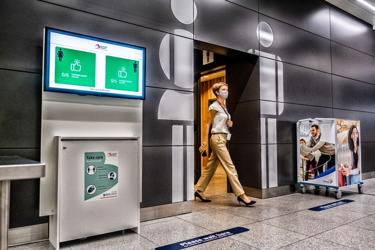 Aan de toiletten tellen sensoren hoeveel mensen er naar binnen en buiten gaan.  Beeld Tim Dirven