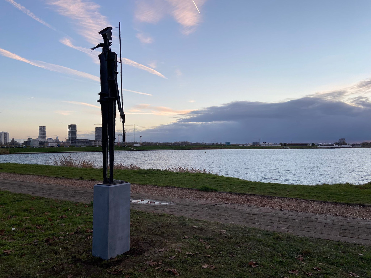 ‘De Visser’ kijkt nu uit over het Galgenweel “Ideale setting voor het beeld” Foto hln.be