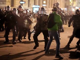 Protesten tegen Franse pensioenhervorming lopen opnieuw uit de hand: politie gebruikt traangas