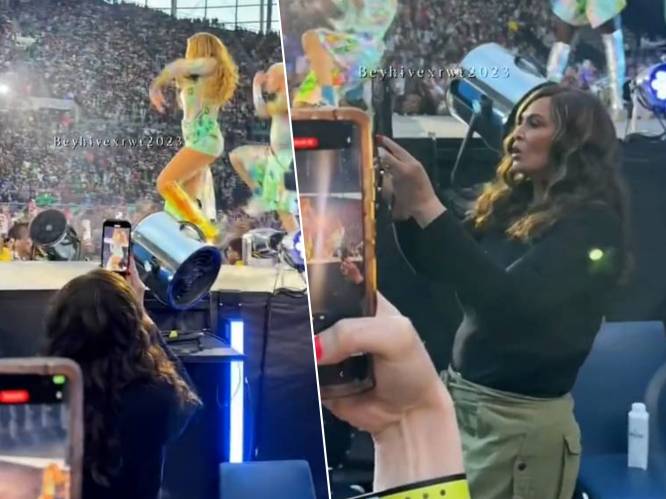 Trotse mama Tina filmt show van dochter Beyoncé met haar smartphone