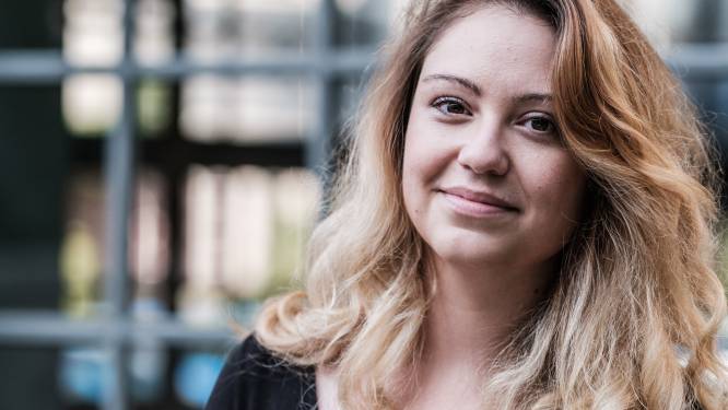 COLUMN. Sara Leemans schrijft over 33-jarige single Hanne: “Ik post een citaatje op Instagram, zodat mijn crush weet dat ik gevat ben”