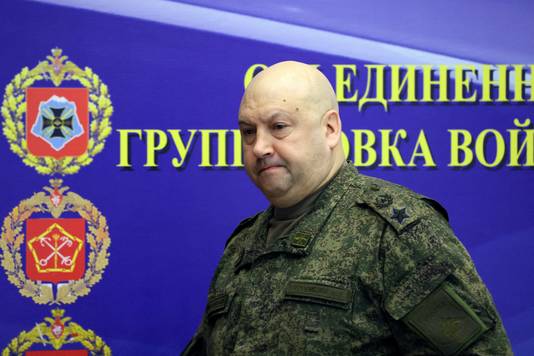 De Russische topgeneraal Sergej Soerovikin, de plaatsvervangend commandant van Russische militaire operaties in Oekraïne, is gearresteerd. 