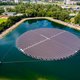 Een Nederlandse primeur: zonnepanelen die drijven én draaien