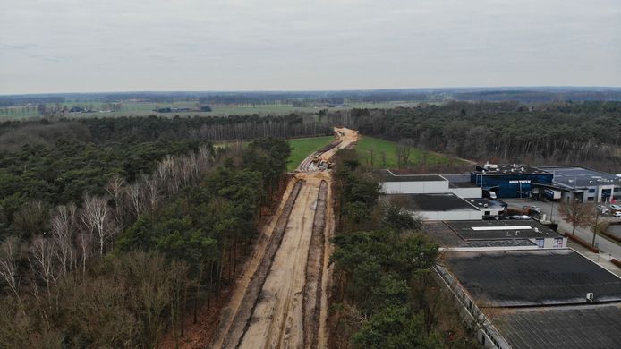 BERGEIJK - Tracé Diepveldenweg langs zuidelijk deel van bedrijventerrein de Waterlaat.