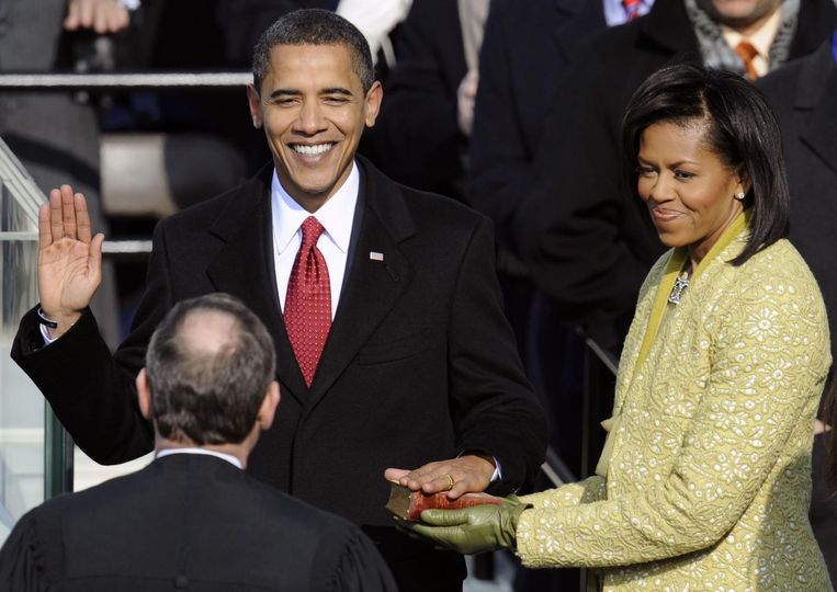 Barack Obama legt de eed af tijdens de inauguratieceremonie in 2009. Beeld anp