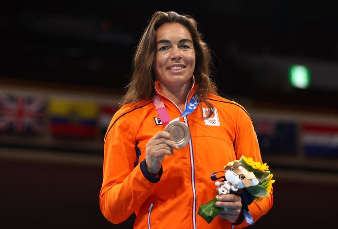 Nouchka Fontijn glundert met brons.