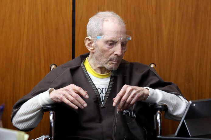 Robert Durst, 78 ans, promoteur immobilier new-yorkais, témoigne à la barre lors de son procès pour meurtre au tribunal d'Inglewood, en Californie (États-Unis), le 9 août 2021.