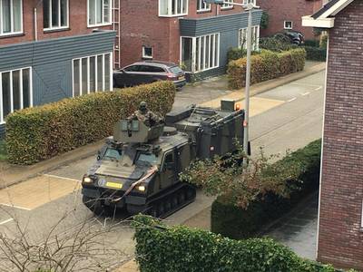 Opvallend militair voertuig gespot in  centra en woonwijken