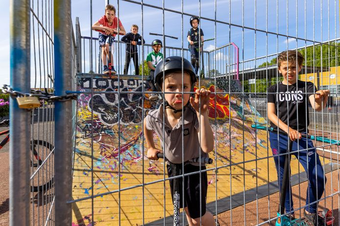 Jonge steppers waren zwaar teleurgesteld toen hun skatebaan in Schijndel kapot ging.
