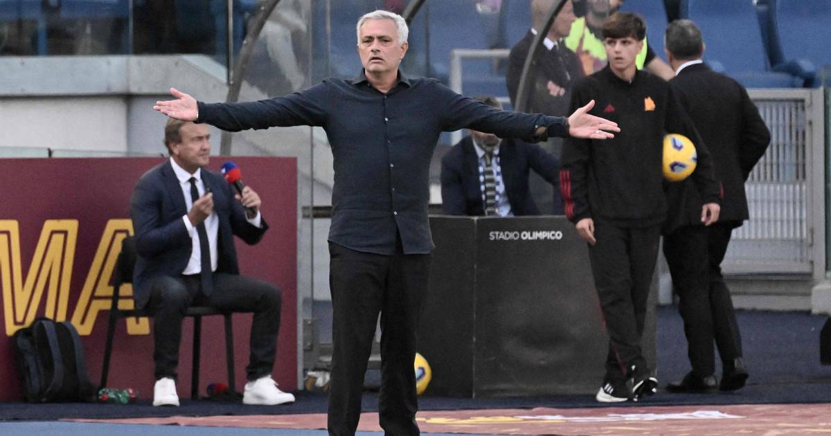 José Mourinho krijgt rood voor maken van ‘huilebalk-gebaar’ richting financial institution tegenstander | Buitenlands voetbal