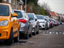 Overal betaald parkeren? Amersfoort past na storm van kritiek plannen aan (en dit betekent het voor jou)