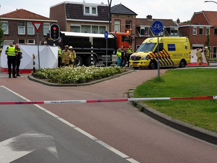 De Wolter ten Catestraat is afgesloten na het dodelijk ongeval.