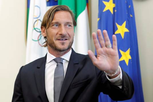 17 juni 2019: Francesco Totti laat op een persconferentie in het Coni Palace in Rome weten ontslag te nemen bij AS Roma.