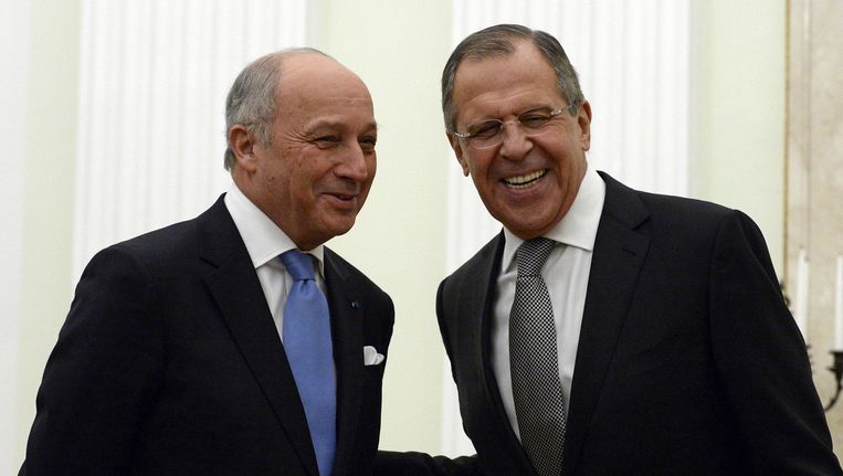 De Franse minister van buitenlandse zaken Laurent Fabius was gisteren in Moskou op bezoek bij zijn Russische collega Sergej Lavrov. Beeld ap