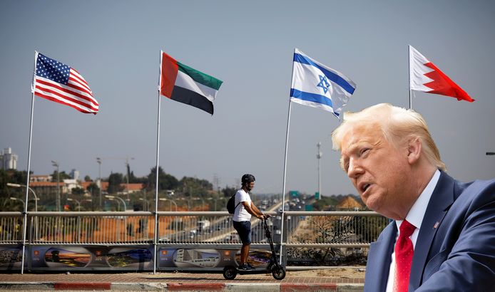 In het Israëlische Netanya hangen de vlaggen van de VS, de Emiraten, Israël en Bahrein nu broederlijk naast elkaar.